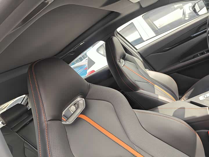 Changan UNI-V 2024 2024款 1.5T 尊贵型