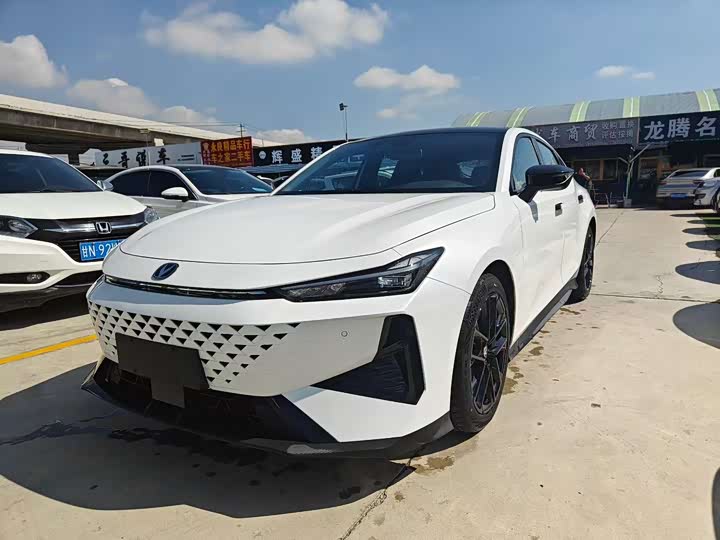 Changan UNI-V 2024 2024款 1.5T 尊贵型