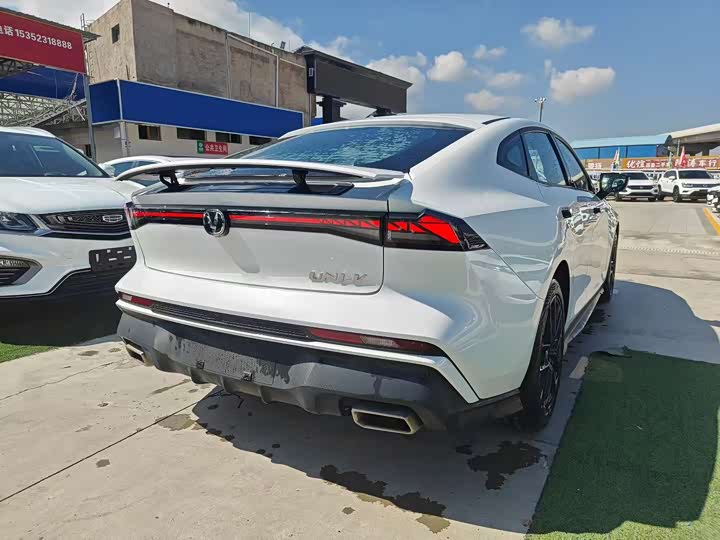 Changan UNI-V 2024 2024款 1.5T 尊贵型