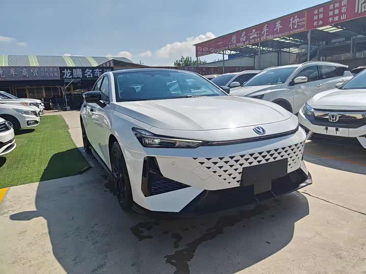 Changan UNI-V 2024 2024款 1.5T 尊贵型