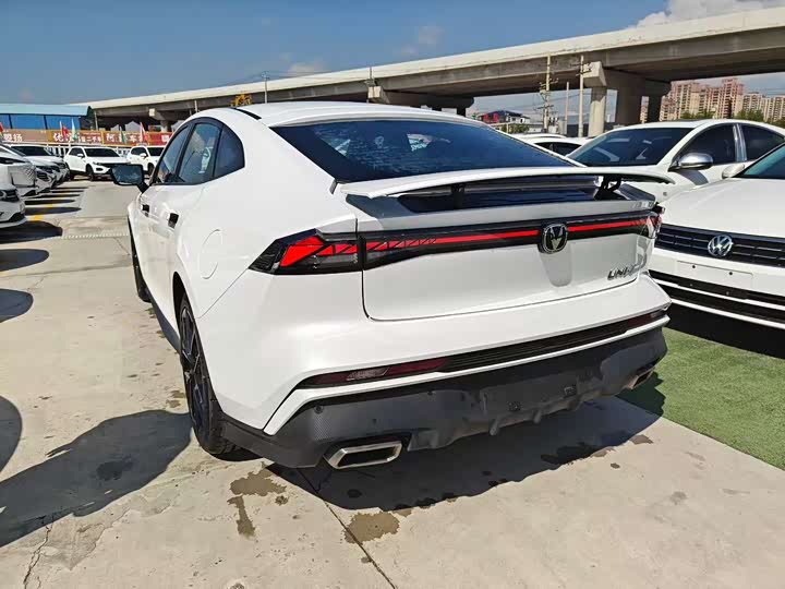 Changan UNI-V 2024 2024款 1.5T 尊贵型