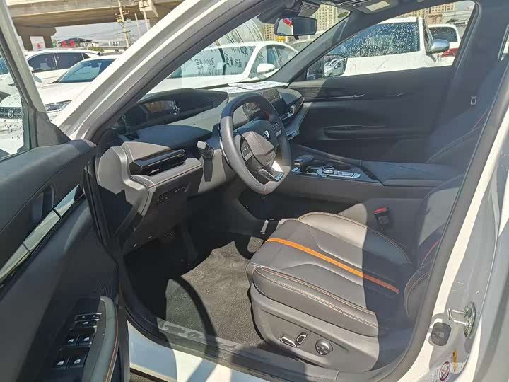 Changan UNI-V 2024 2024款 1.5T 尊贵型