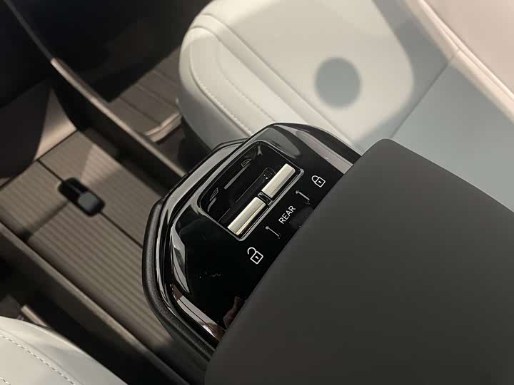 Volvo EX30 2025 2025款 后驱长续航版 Plus