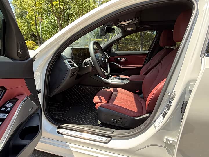 BMW 3 Series 2025 2025款 330i M运动曜夜套装