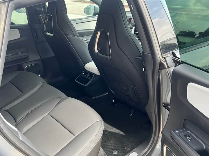 Polestar 4 2023 2023款 单电机标准续航PLUS