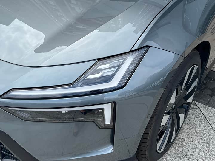 Polestar 4 2023 2023款 单电机标准续航PLUS