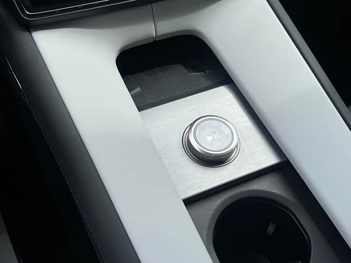 Polestar 4 2023 2023款 单电机标准续航PLUS