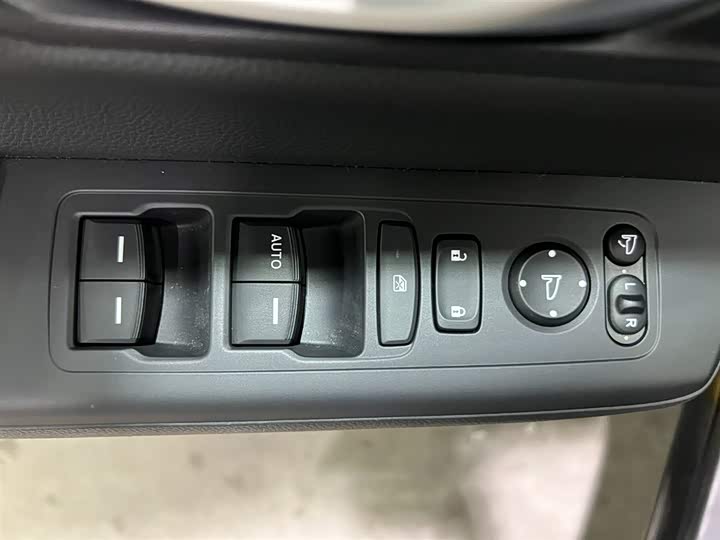 Honda Breeze 2025 2025款 240TURBO 两驱豪华版 5座