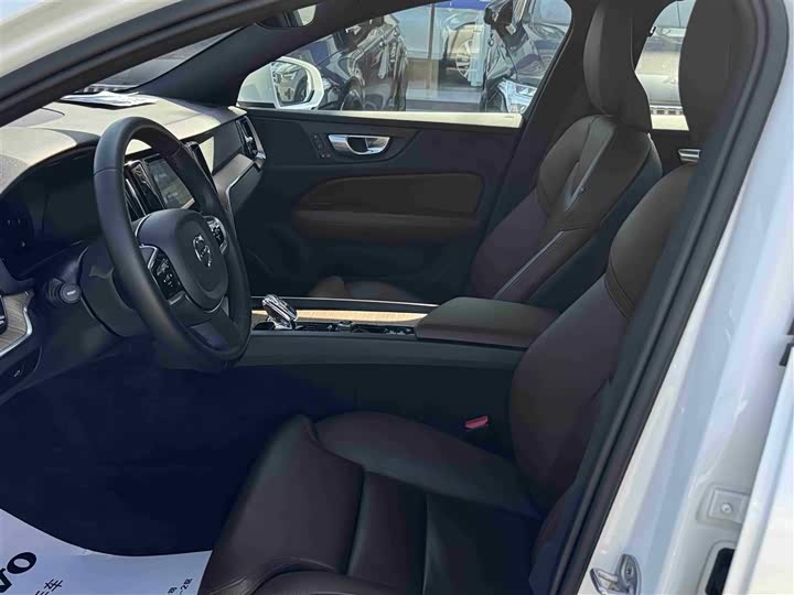 Volvo S60 2024 2024款 B4 智远豪华版