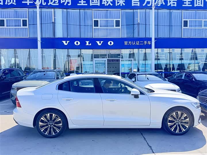 Volvo S60 2024 2024款 B4 智远豪华版