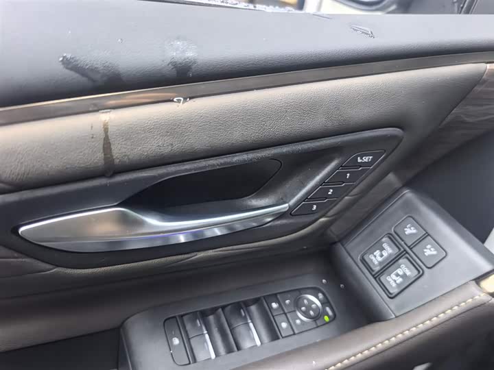 Toyota Vellfire 2024 2024款 皇冠 双擎 2.5L 至尊行政版