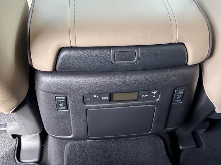 Nissan Armada 2023 2023款 ARMADA 5.6L 无敌舰队旗舰版