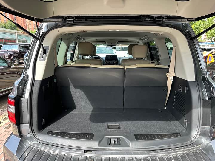 Nissan Armada 2023 2023款 ARMADA 5.6L 无敌舰队旗舰版