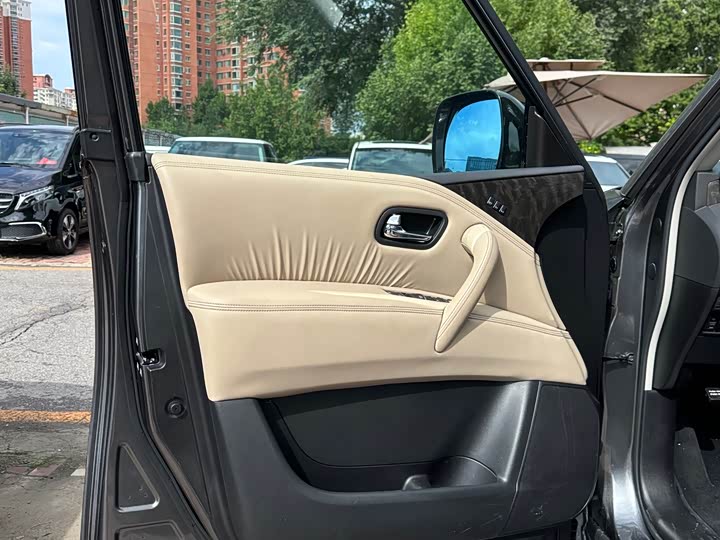 Nissan Armada 2023 2023款 ARMADA 5.6L 无敌舰队旗舰版