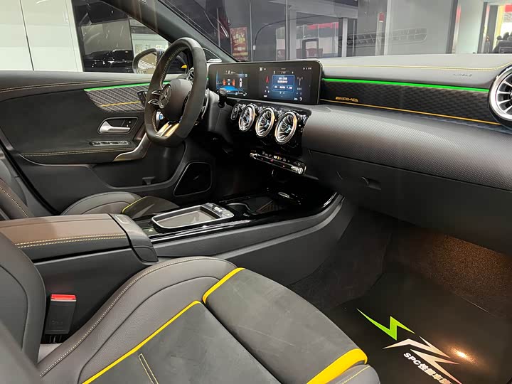 Mercedes-Benz A-Class AMG 2024 2024款 AMG A 45 S 4MATIC+ 魔焰绿特别版