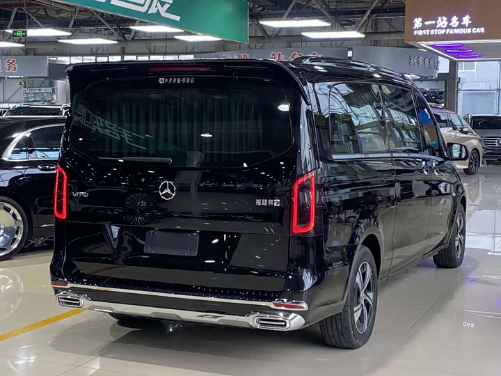 Mercedes-Benz Vito 2024 2024款 2.0T 商务版 7座