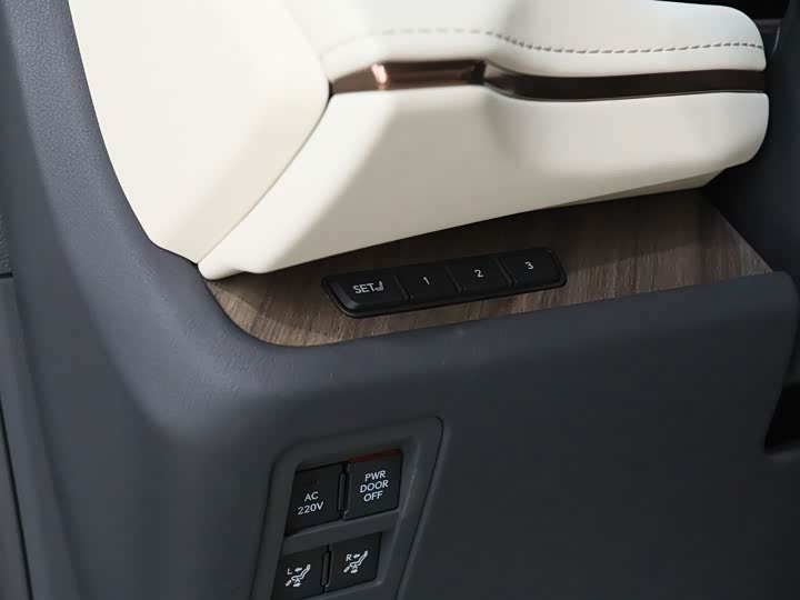 Lexus LM 2023 2023款 500h 六座尊崇版