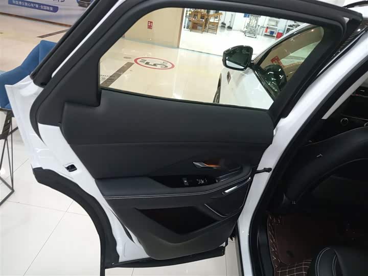 Jaguar E-Pace 2024 2024款 耀黑运动版 R-DYNAMIC SE BLACK