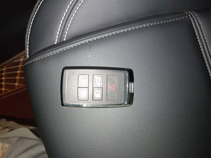 Jaguar E-Pace 2024 2024款 耀黑运动版 R-DYNAMIC SE BLACK