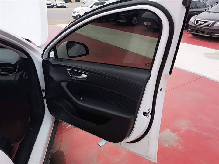 Roewe D7 2025 2025款 DMH 125km 世界冠军版