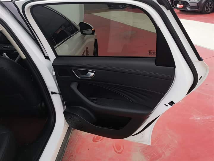 Roewe D7 2025 2025款 DMH 125km 世界冠军版