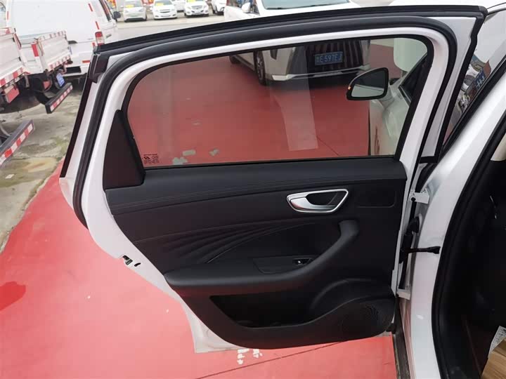 Roewe D7 2025 2025款 DMH 125km 世界冠军版