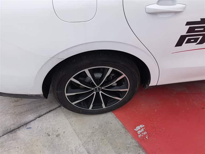 Roewe D7 2025 2025款 DMH 125km 世界冠军版