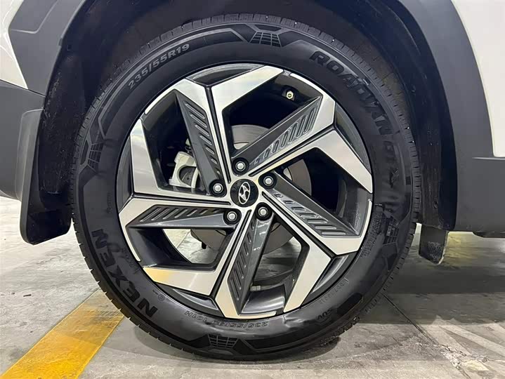 Hyundai Tucson L 2023 2023款 途胜L 1.5T 自动两驱LUX尊贵版