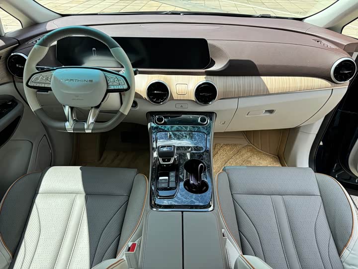 Dongfeng Forthing Yacht 2022 2022款 1.5T DCT逐浪版