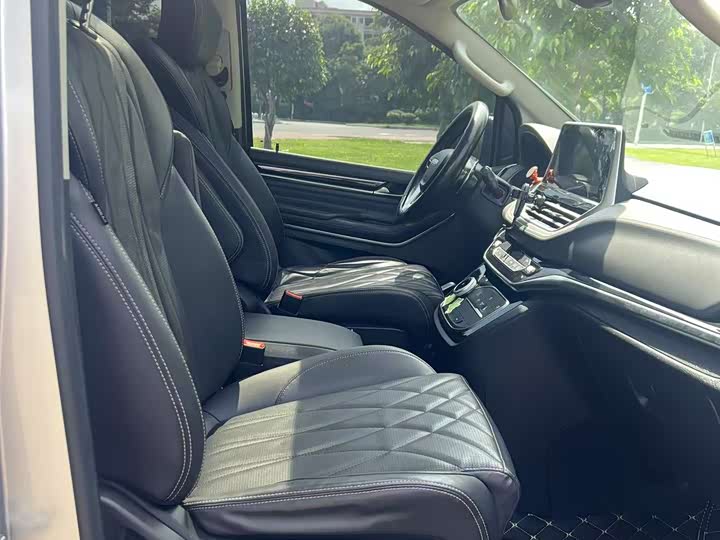 Maxus G20 2023 2023款 PLUS 2.0T 汽油自动豪华版