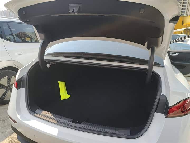 Roewe D7 2025 2025款 DMH 125km 世界冠军卓越版