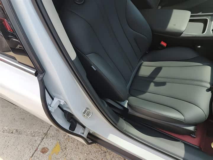 Roewe D7 2025 2025款 DMH 125km 世界冠军卓越版