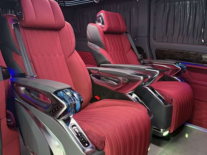 Mercedes-Benz Vito 2024 2024款 2.0T 商务版 7座