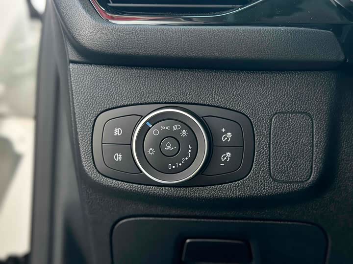 Ford Focus Active 2021 2021款 EcoBoost 180 自动劲潮型