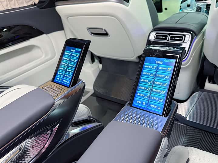 Mercedes-Benz Vito 2024 2024款 2.0T 商务版 7座