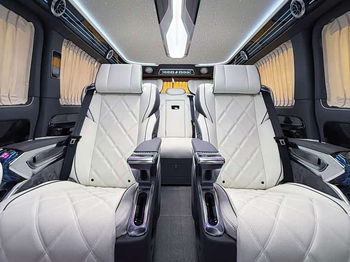 Mercedes-Benz Vito 2024 2024款 2.0T 商务版 7座