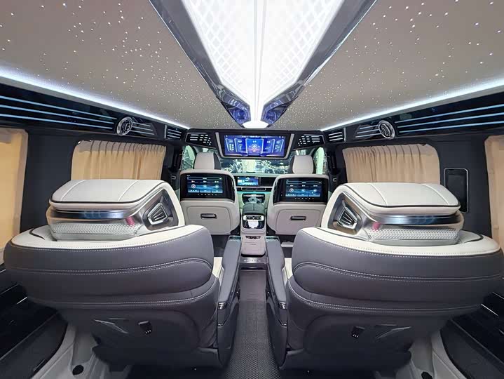 Mercedes-Benz Vito 2024 2024款 2.0T 商务版 7座