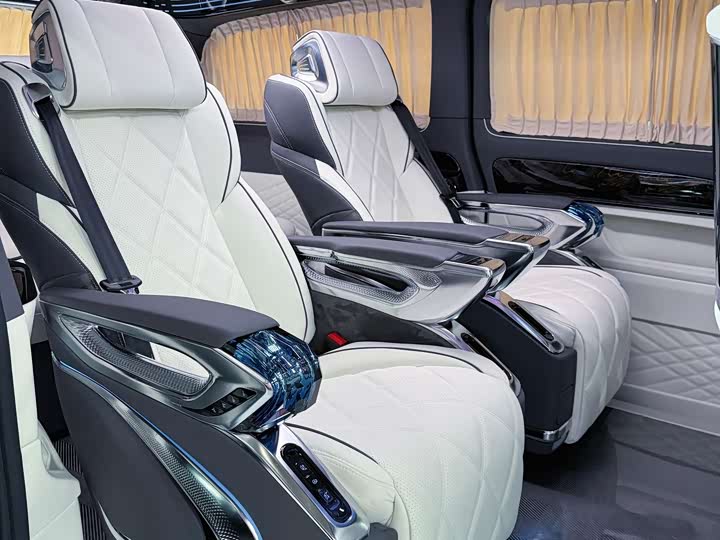 Mercedes-Benz Vito 2024 2024款 2.0T 商务版 7座