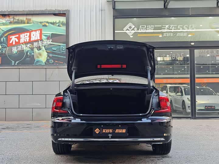 Volvo S90 Hybrid 2025 2025款 插电式混动 四驱长续航智雅豪华版