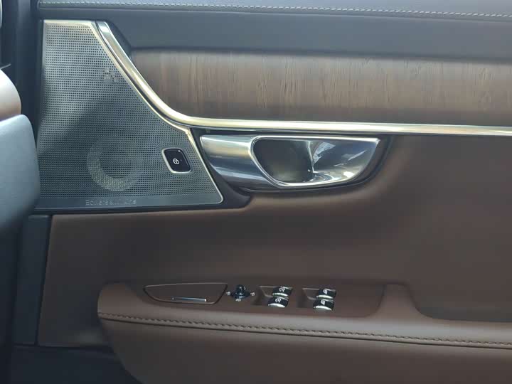 Volvo S90 Hybrid 2025 2025款 插电式混动 四驱长续航智雅豪华版