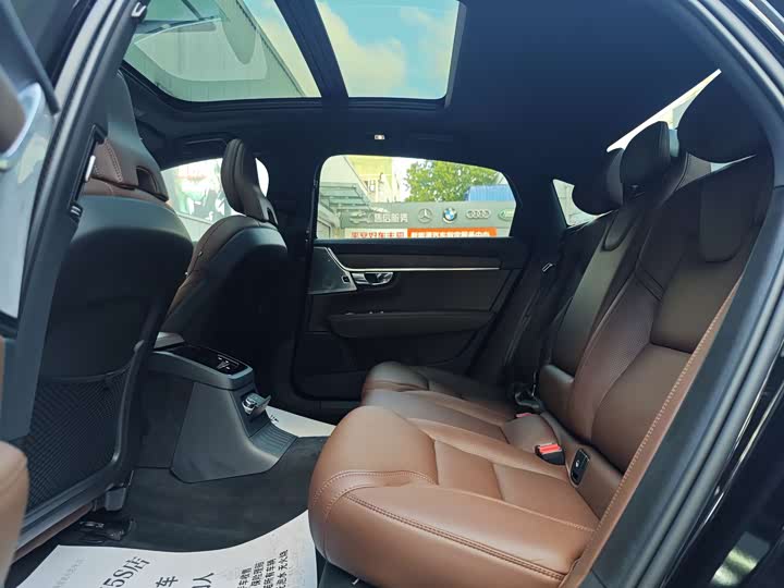 Volvo S90 Hybrid 2025 2025款 插电式混动 四驱长续航智雅豪华版