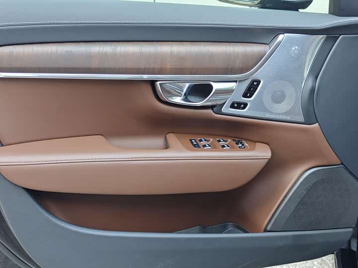 Volvo S90 Hybrid 2025 2025款 插电式混动 四驱长续航智雅豪华版