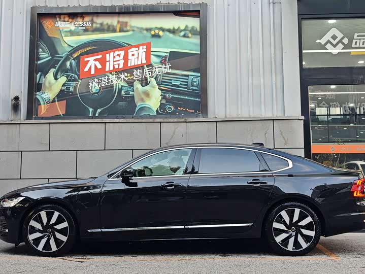 2025 Volvo S90 Hybrid