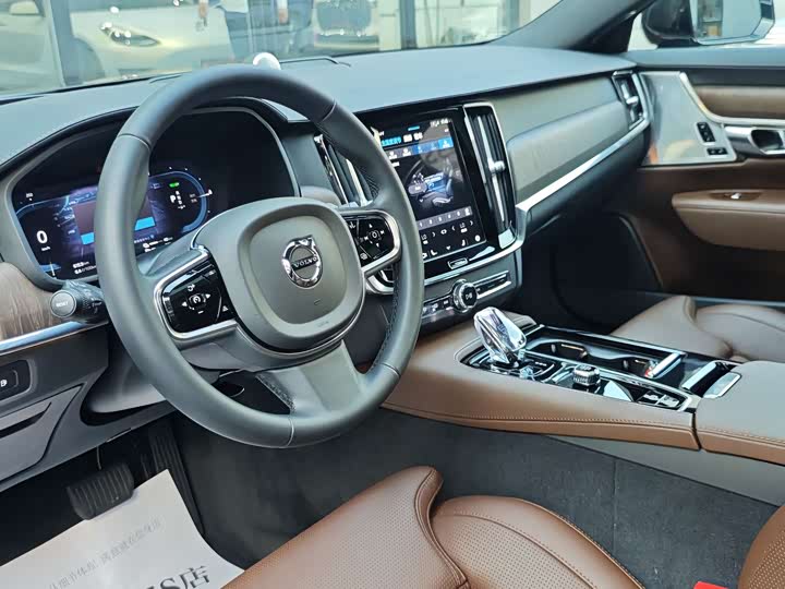 Volvo S90 Hybrid 2025 2025款 插电式混动 四驱长续航智雅豪华版