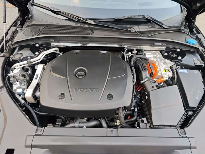 Volvo S90 Hybrid 2025 2025款 插电式混动 四驱长续航智雅豪华版