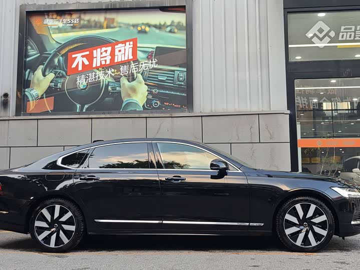 2025 Volvo S90 Hybrid