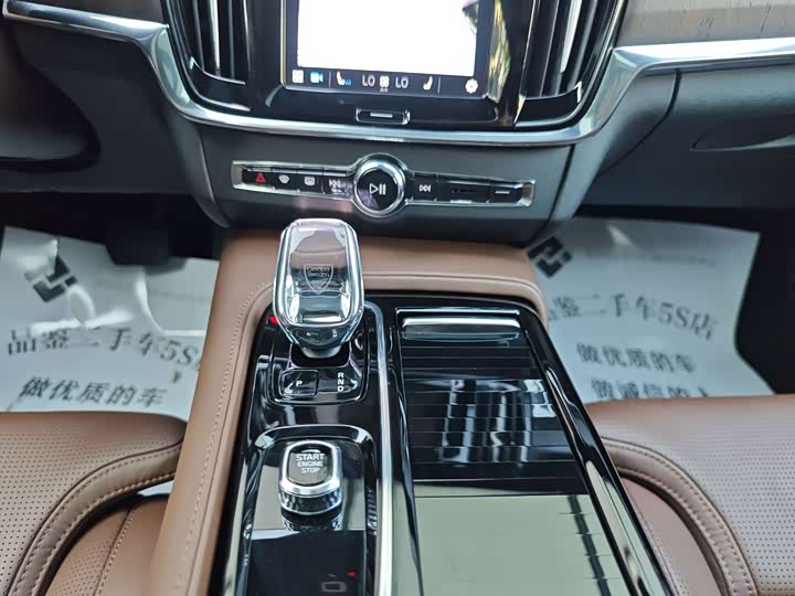 Volvo S90 Hybrid 2025 2025款 插电式混动 四驱长续航智雅豪华版