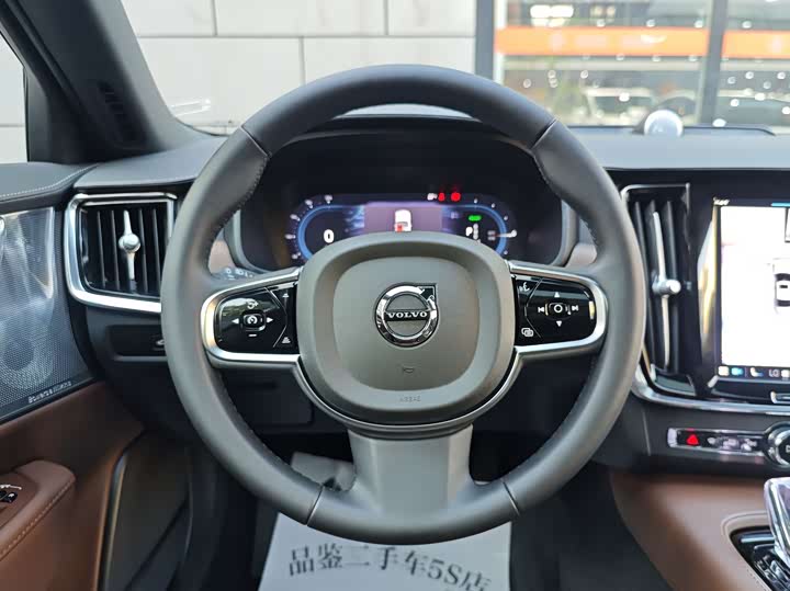 Volvo S90 Hybrid 2025 2025款 插电式混动 四驱长续航智雅豪华版