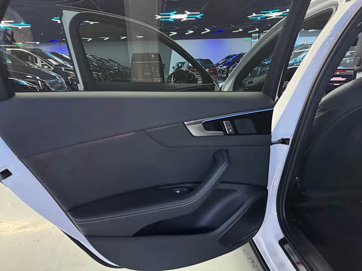 Audi A4L 2024 2024款 40 TFSI 豪华动感型