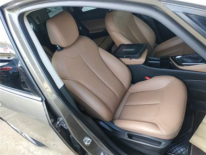 Buick GL6 2021 2021款 323T 轻混动互联豪华型